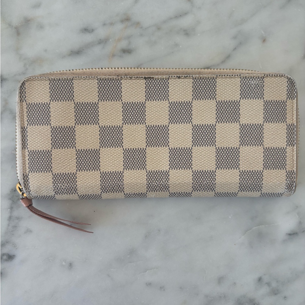 LOUIS VUITTON 
Damier Azur Zippy Wallet